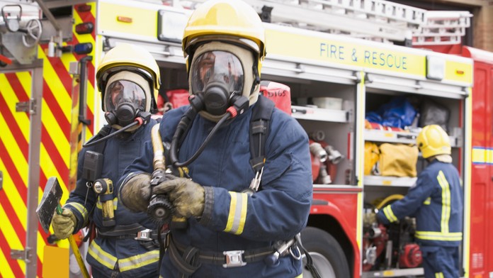Hasiči s plynovými maskami- ilustračná foto.