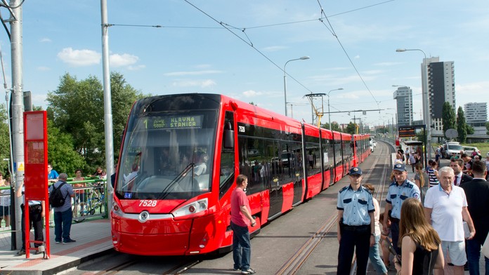 Električky v Petržalke pred premiérovou 