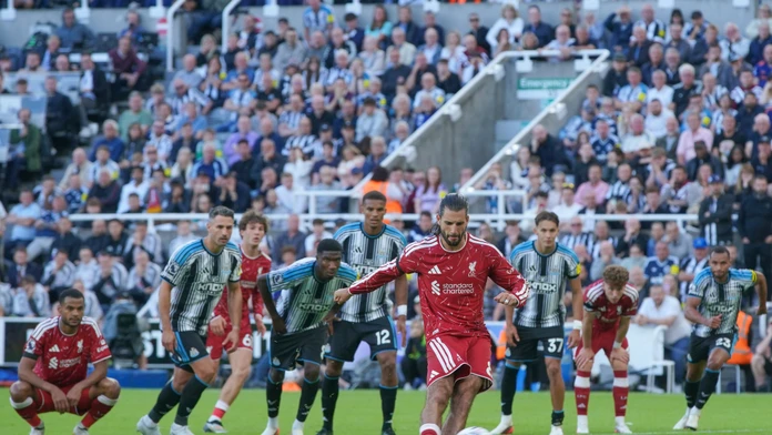 Premier League: Liverpool v infarktovom závere zachraňoval remízu. Manchester City v nadstavení dovŕšil obrat