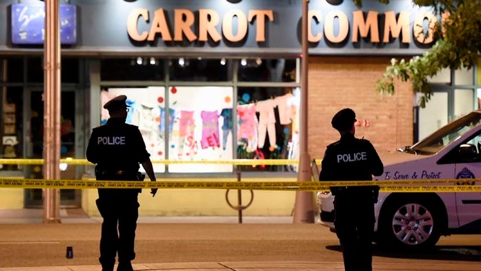 Streľbe v kanadskom Toronte.