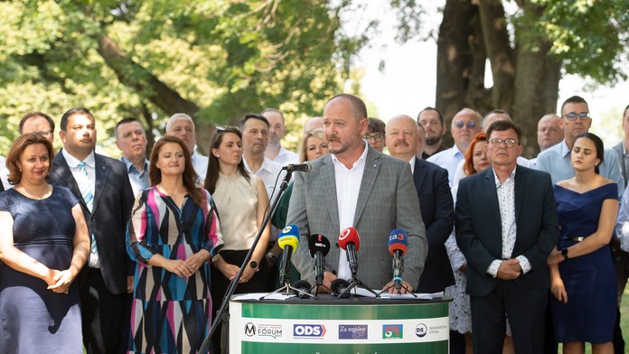 Zoskupenie strán okolo Maďarského fóra predstavilo kandidátku. Vedie ju Zsolt Simon