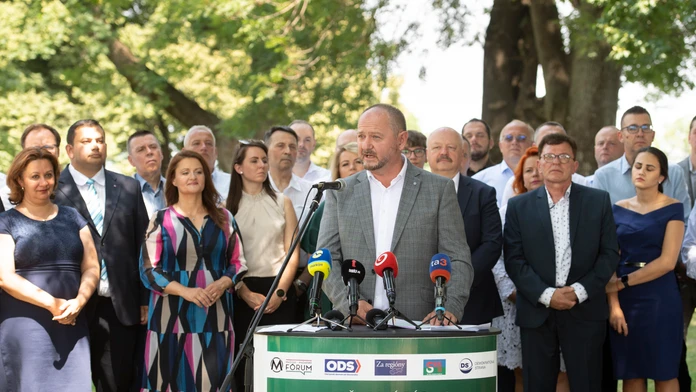 Zoskupenie strán okolo Maďarského fóra predstavilo kandidátku. Vedie ju Zsolt Simon