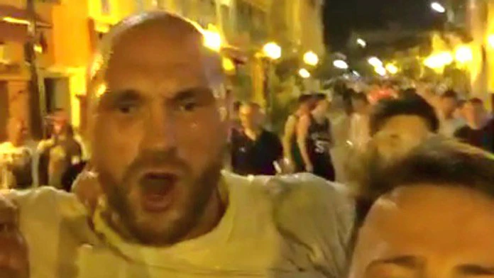 Tyson Fury s anglickým fanúšikom.