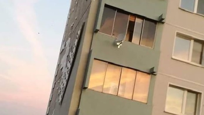 Zničený panelák v Stupave