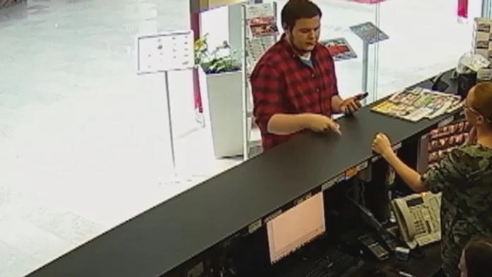 Polícia varuje pred mladíkom v červenej károvanej košeli. 