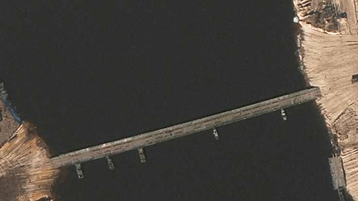 Rusko pri hraniciach Ukrajiny postavilo pontónový most aj poľnú nemocnicu