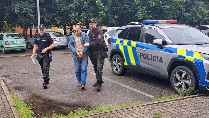 Suseda brutálne napadol kladivom 