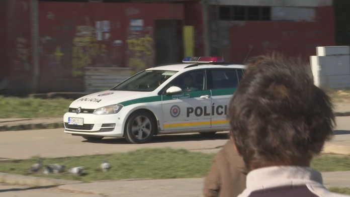 Polícia, policajné auto, Luník XI. (ilustračná snímka)