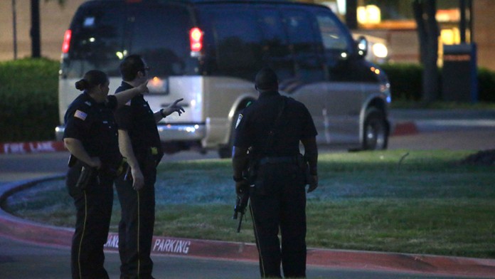 Dvoch mŕtvych si v nedeľu vyžiadala streľba na komunitné centrum v americkom štáte Texas.