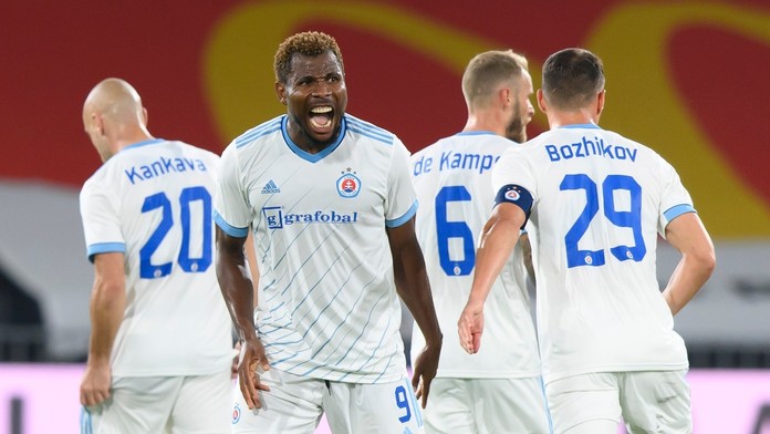 Hráči Slovana sa radujú po góle