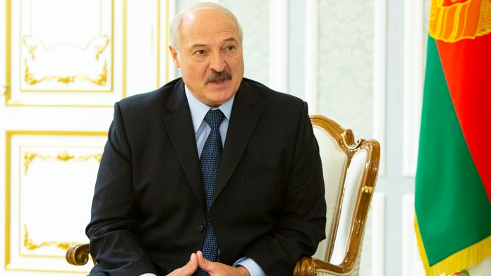 Sadneme si a v pokoji sa dohodneme. Lukašenko chce zorganizovať mierové rokovania medzi Ukrajinou a Ruskom