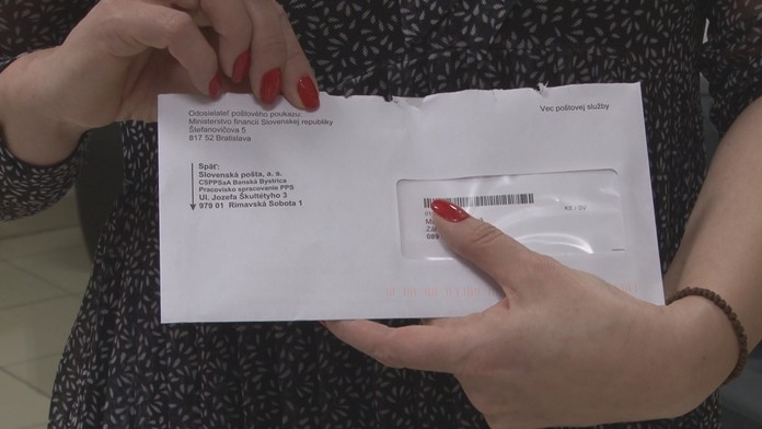 Obálka so šekom na 300 eur.