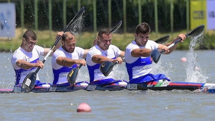 Slovenský štvorkajak v zložení Denis Myšák, Erik Vlček, Juraj Tarr, Tibor Linka.