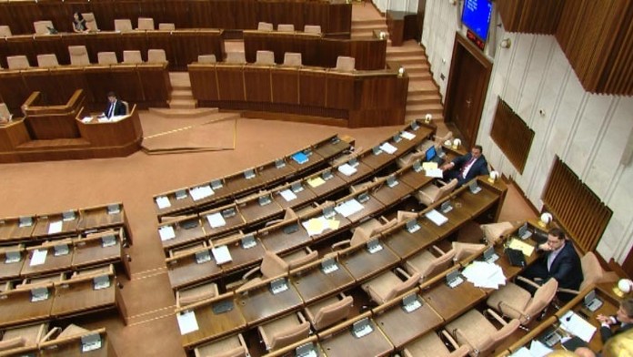 Čižnára počúvali najmä prázdne stoličky.