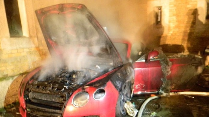 V Komárne zhorelo Bentley