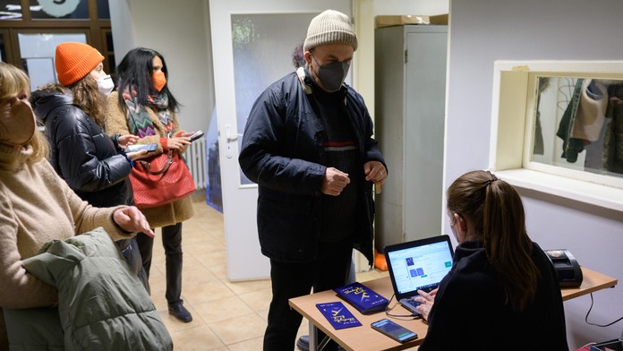 Na radnici v Zlatých Moravciach sa šíri covid, zaviedli povinné nosenie rúšok