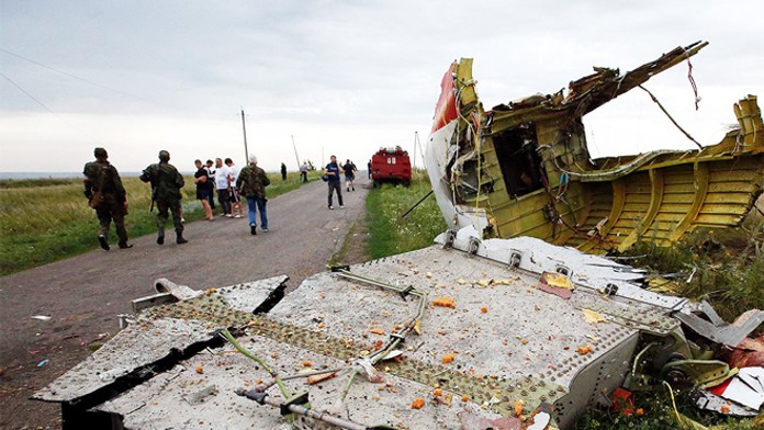 Trosky havarovaného Boeingu 777 na rusko-ukrajinskej hranici.