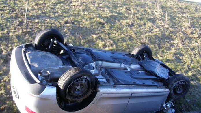 Jedno z havarovaných áut pri reťazovej nehode na R1 pri Zlatých Moravciach.