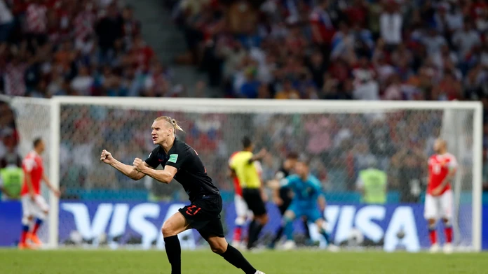 Obranca Chorvátska Domagoj Vida sa teší z gólu v ruskej sieti vo štvrťfinále MS 2018.