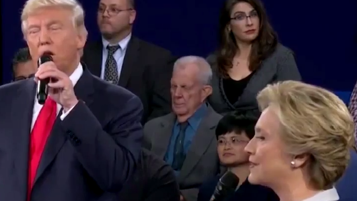 Trump a Clinton si pradú ako holubičky.