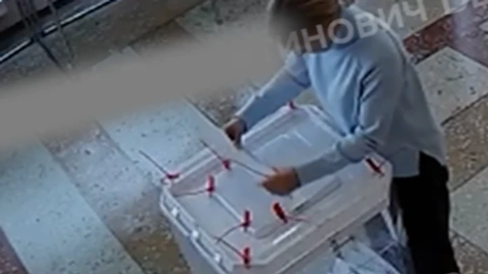 VIDEO: Zábery sú veľavravné. V ruských voľbách sa podľa analytikov mohla zmanipulovať asi tretina hlasov