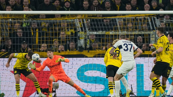 Milan Škriniar v zápase proti Borussii Dortmund