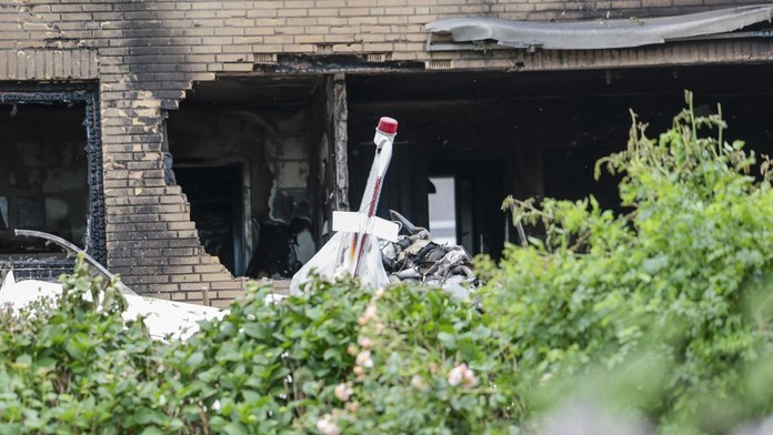 Malé lietadlo narazilo do predzáhradky rodinného domu