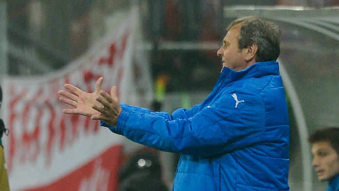 Tréner reprezentácie Ján Kozák počas zápasu s Poľskom