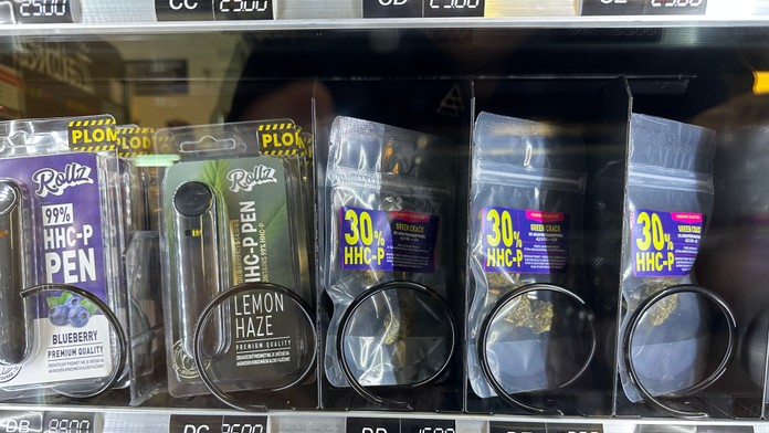 Na snímke je HHC-P, nová legálna droga mladých Slovákov.