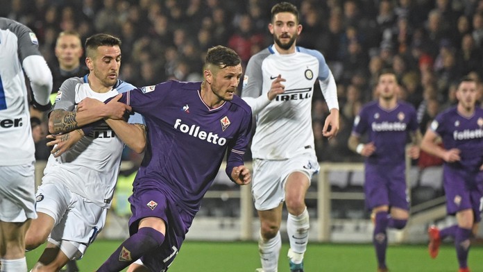 Tomaš Tatar oslavuje gól s Dylanom Larkinom a Andreasom Athanasiouom.