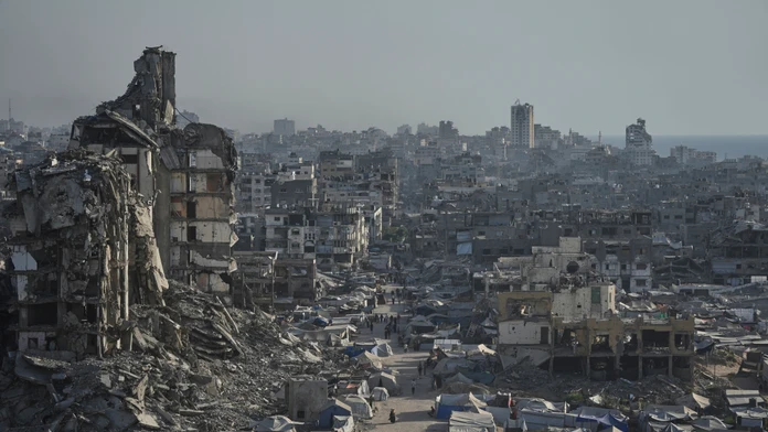 Stany pre vysídlených Palestínčanov uprostred vojnou zničenej infraštruktúry v meste Gaza.