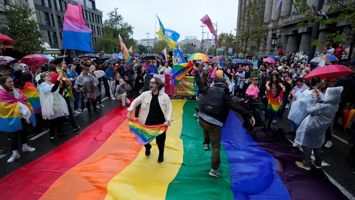 Na pochode EuroPride v Belehrade zadržali desiatky ľudí. Konal sa napriek zákazu od vlády