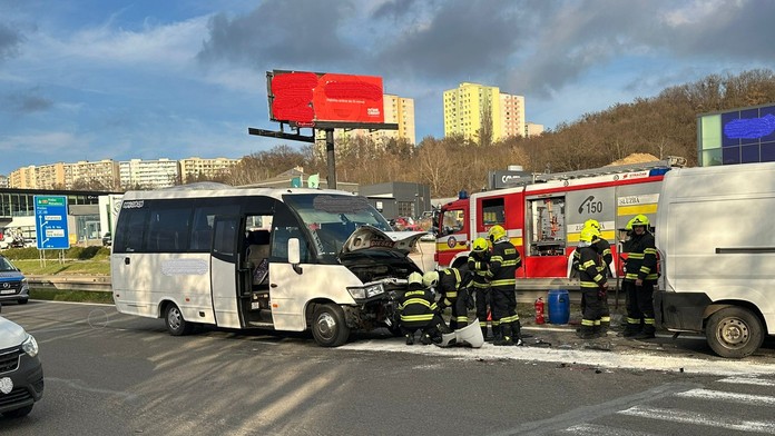 Nehoda v Košiciach. Mikrobus prevážal škôlkarov. 
