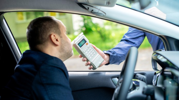 Muž nemusí platiť pokuty za jazdu v opitosti. Ukázalo sa, že jeho telo si produkuje vlastný alkohol