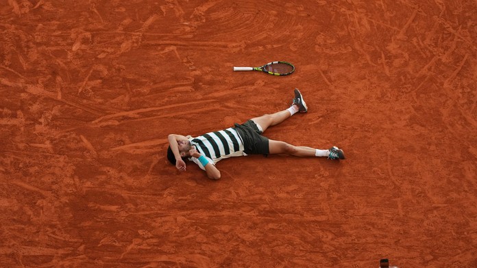 Roland Garros: Neuveriteľné finále rozhodol napínavý piaty set. Po famóznom obrate oslavuje Alcaraz