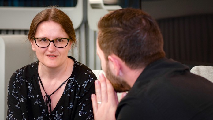 Nová asistentka Denisa zažila nečakaný pohľad.