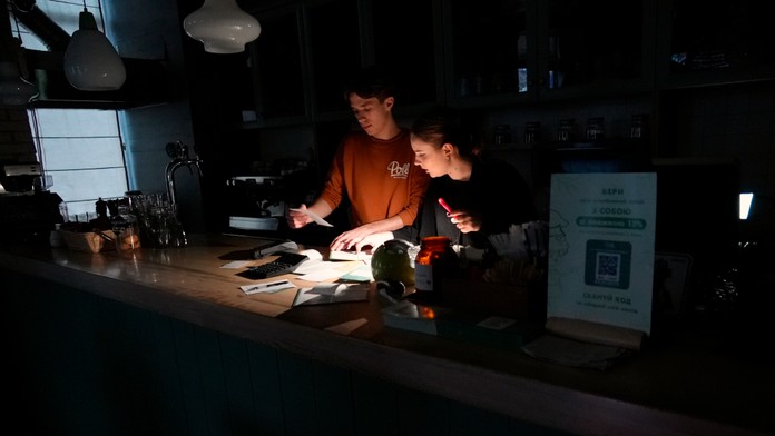 Pomôžte Ukrajincom prežiť zimu bez elektriny a kúrenia. Tu je zoznam vecí, ktoré potrebujú najviac