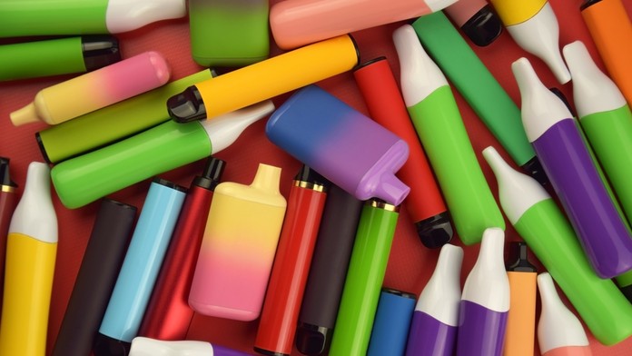 Na Slovensku našli napodobeniny populárnych elektronických cigariet. Môžu predstavovať vážne riziká