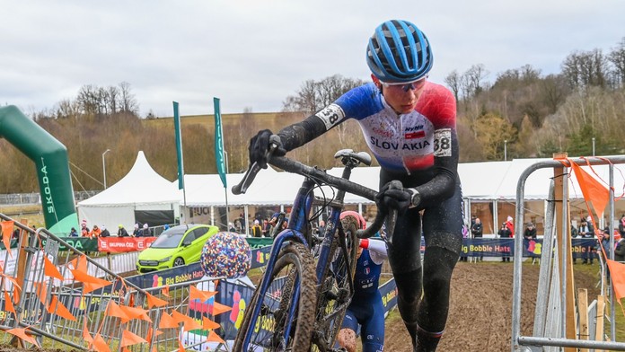 Viktória Chladoňová počas cyklokrosových MS junioriek