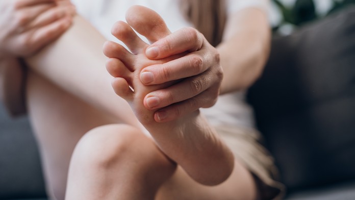 Studené, svrbiace či bolestivé prsty na nohách môžu signalizovať vážne ochorenia. Pozrite sa, aké