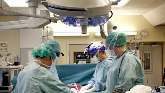 Unikátna transplantácia maternice maternice