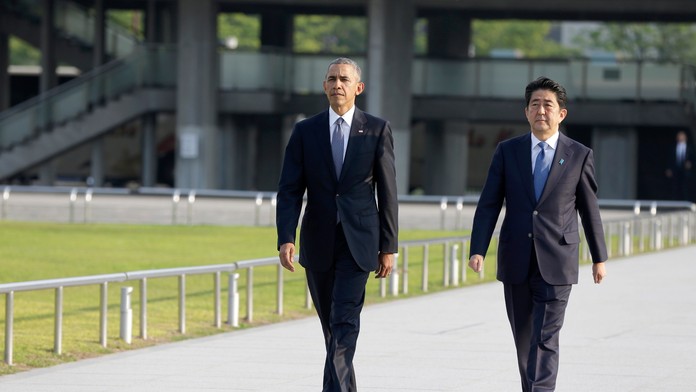  Americký prezident Barack Obama (vľavo) a japonský premiér Šinzo Abe.