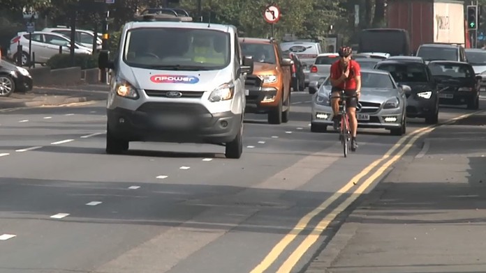 Britských cyklistov chráni nový zákon. Vodičom hrozia mastné pokuty