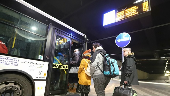 Alpská lyžiarka Alice Robinsonová v obrovskom slalome v Sestriere.