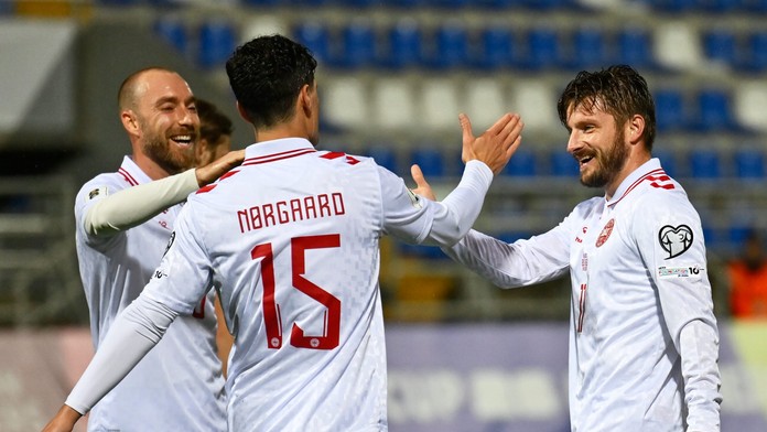 Rakúsko zdemolovalo „trpaslíka“, jednoznačný triumf Dánska. V šlágri sa zrodila bezgólová remíza