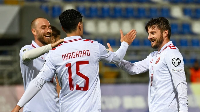 Rakúsko zdemolovalo „trpaslíka“, jednoznačný triumf Dánska. V šlágri sa zrodila bezgólová remíza