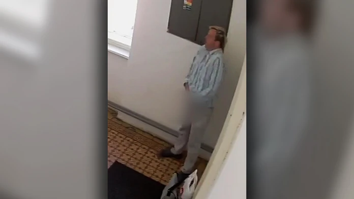 Polícia žiada verejnosť o pomoc pri stotožnení tohto muža.