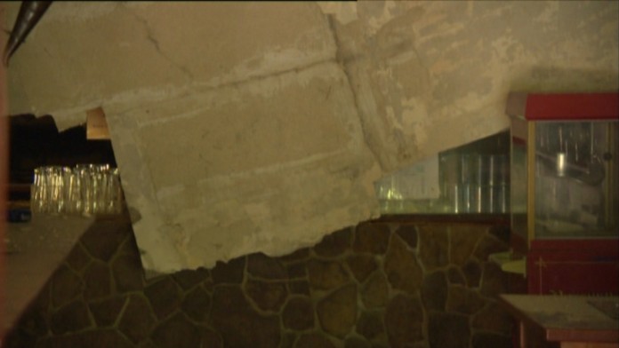 17 LIVE Padnuty strop.transferweb_jpg_bez_watermarku_1.jpg