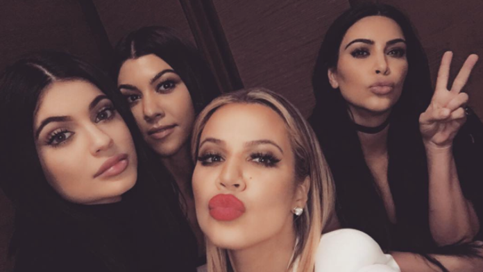 Sestry Kardashian-Jenner.jpg