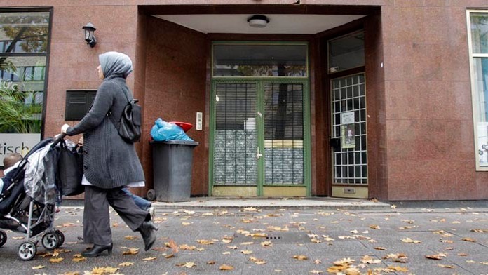 Moslimka s dieťaťom.